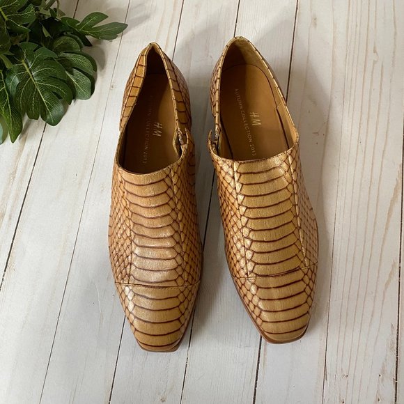 EXCLUSIVE H&M Tan Embossed Reptile Leather Flat Shoes Size 40 - Picture 1 of 7